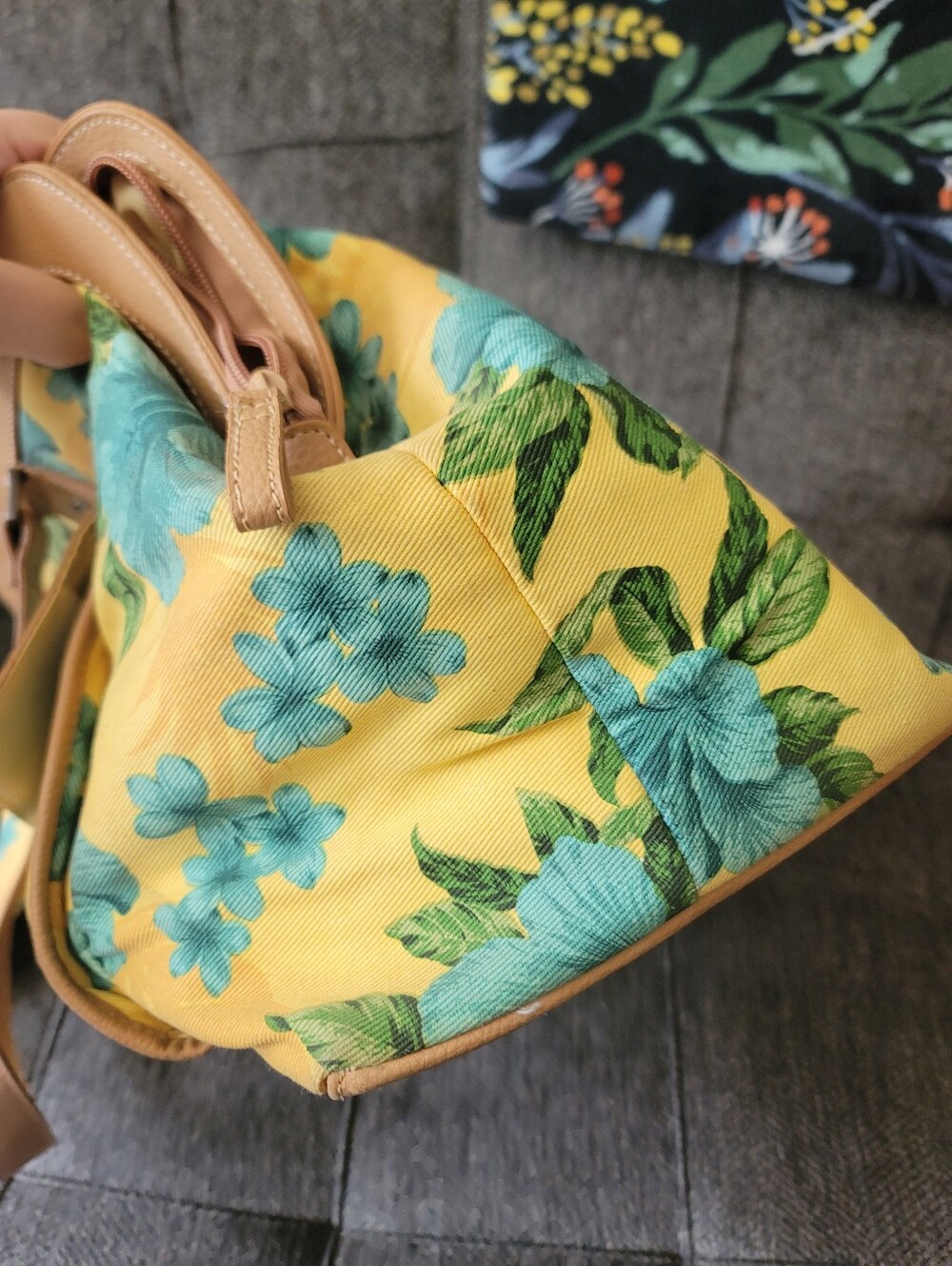 Caribbean Joe Hawaiian Floral Weekender With Accessories - Picture 8 of 16